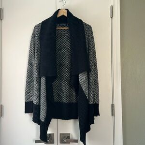 BEAUTIFUL Banana Republic Sweater - very thick, cozy, black and white pattern